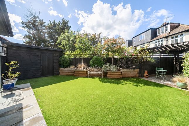 32, Taunton Avenue, London photo 4