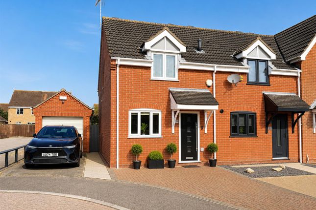 2-bed house on 10, Wainwright Close, Lowestoft, £220,000