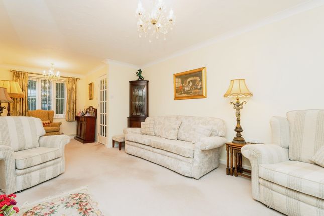 21, Hunters Oak, Thetford photo 2