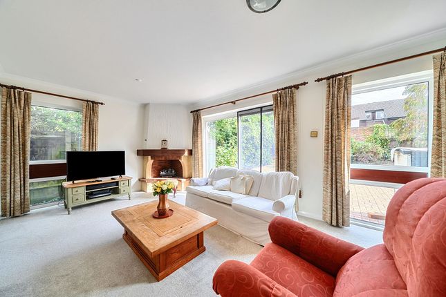 4 Walters Mead, Ashtead photo 4