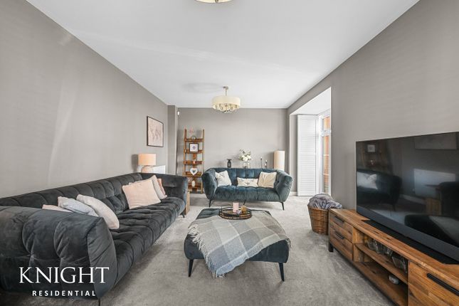 2, Cavell Avenue, Colchester photo 2