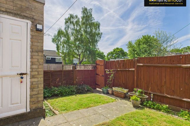 14, Hyde Avenue, Potters Bar photo 4