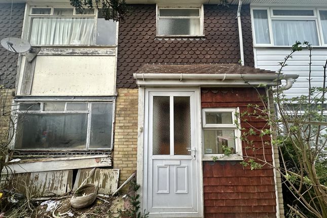 Thumbnail Terraced house for sale in Windrush Drive, Chelmsford