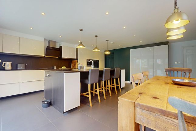 77, Hindemith Gardens, Milton Keynes photo 4