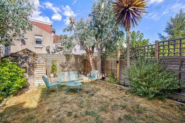15, Thirsk Road, Mitcham photo 4