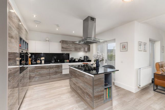 18, Shiel Hall Crescent, Rosewell photo 2