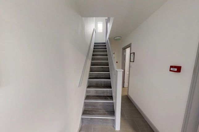 18 , Winnock Road, West Drayton photo 2