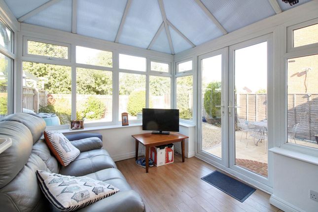 22, Deverill Road, Aylesbury photo 4