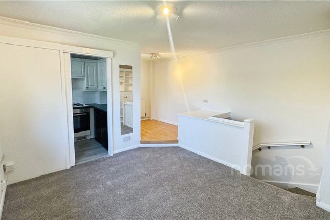 126, Avondale, Aldershot photo 3
