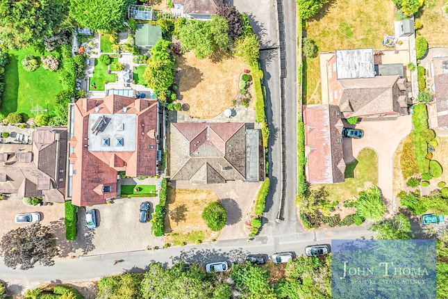 Hollycroft, Grove Lane, Chigwell photo 2