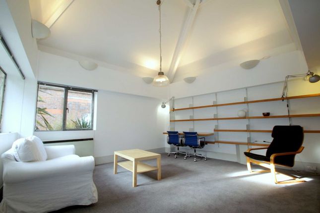 Flat to rent in Middle Street, London