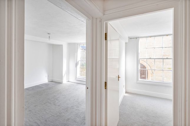 Porch House,Flat 1, Fore Street, Kingsbridge photo 4