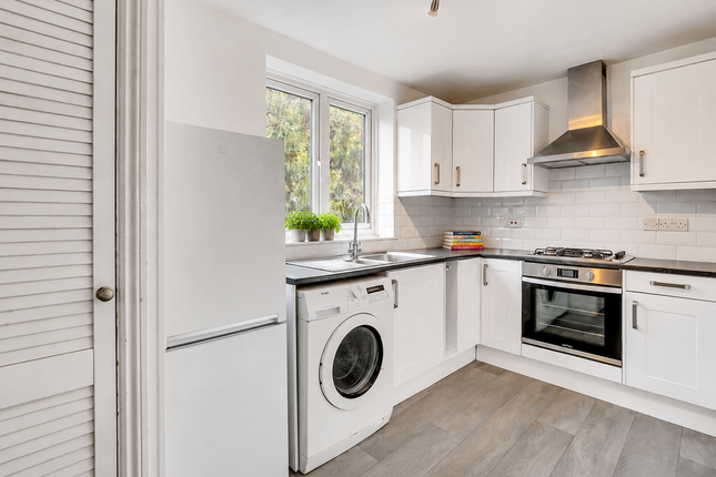 8,Flat 7, Drewstead Road, London photo 2