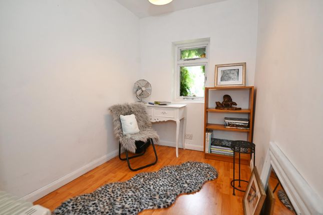 39, Lion Road, Twickenham photo 4