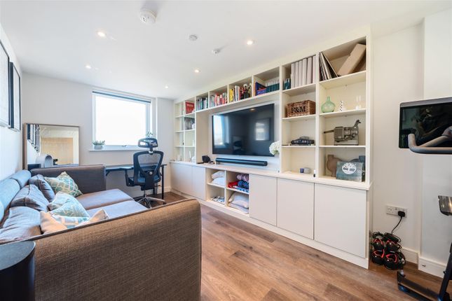 Flat for sale in Vicus Way, Maidenhead