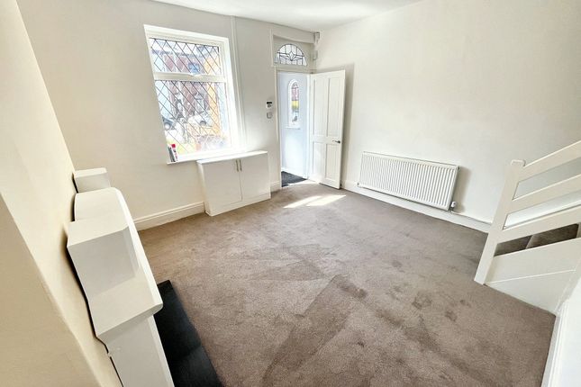 352 Hollins Lane, Bury photo 2