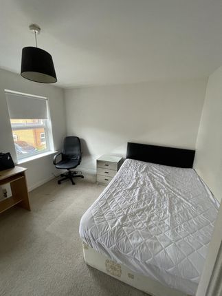 Thumbnail Room to rent in Cavell Court, Bishop's Stortford
