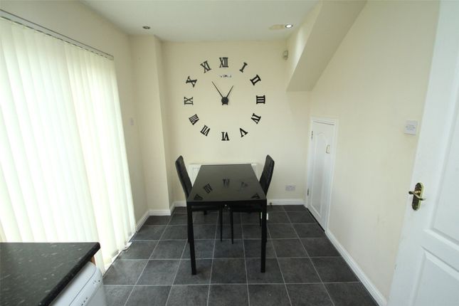 35, Kateswell Drive, Shotts photo 3