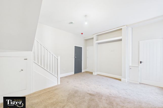 Flat 2, 386, The Promenade, Blackpool photo 3