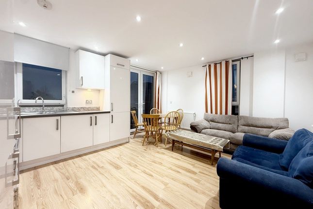 22, Molineaux Court, Pontes Avenue, Hounslow photo 2