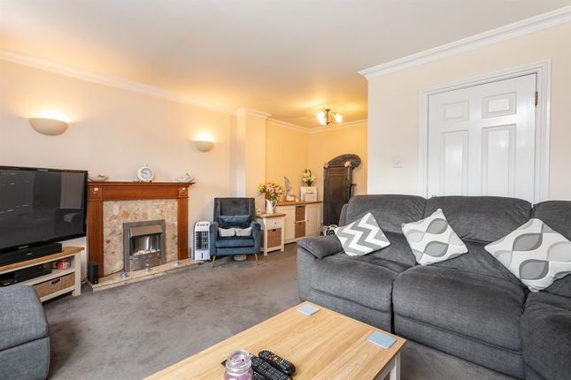 Town house for sale in Beverley Mews, Crawley