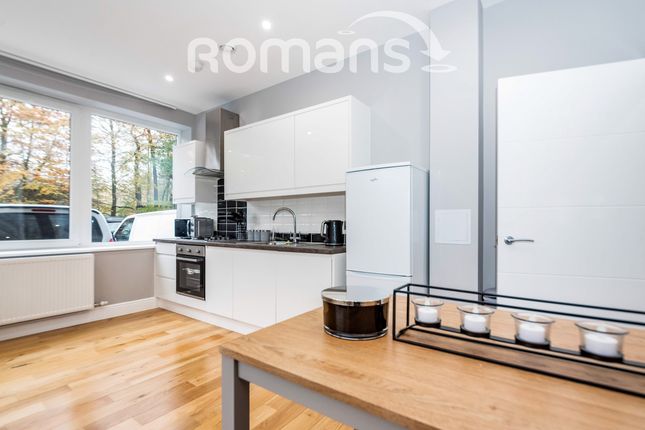 Flat 4, Fleet House, Barley Way, Hampshire photo 3