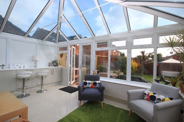 10, Tythe Barn Close, Westoning photo 4