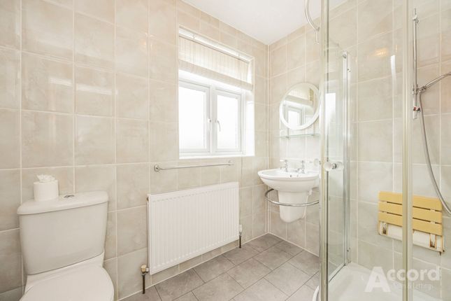 45 Winchester Avenue, Upminster photo 4