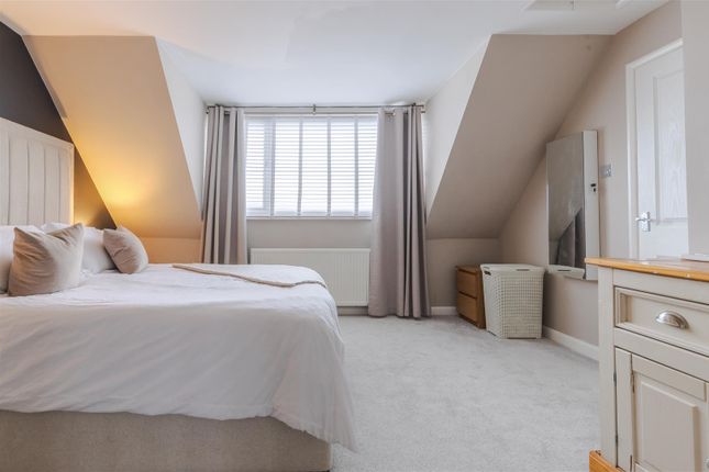27, Astley Crescent, Gainsborough photo 3