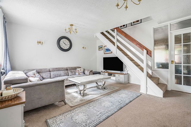 12 Elmhurst Close, Milton Keynes photo 2