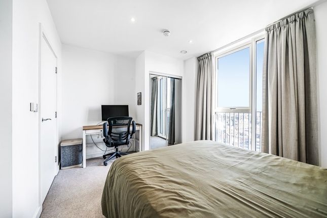 Flat for sale in Ilford Hill, Ilford, Greater London