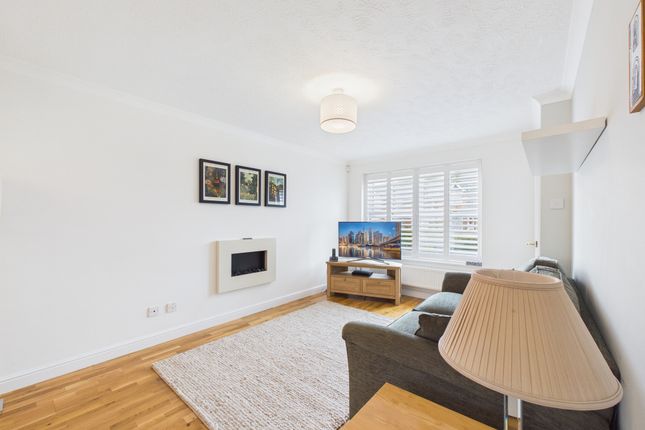 17 Elgar Way, Horsham photo 2