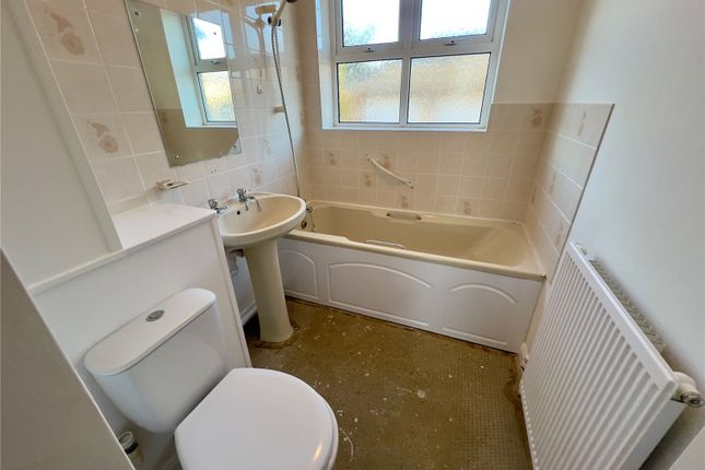 Flat for sale in Seaview Heights, Walton On The Naze, Essex
