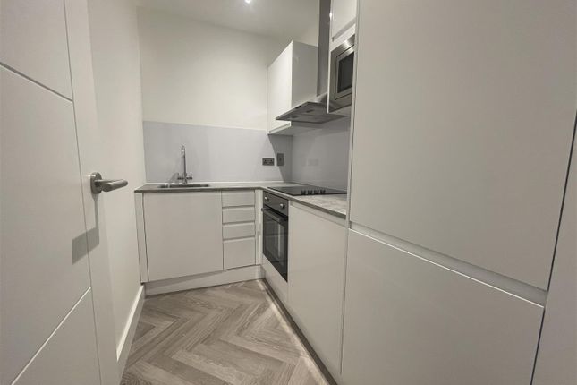 Oakley Place, Fleet photo 4