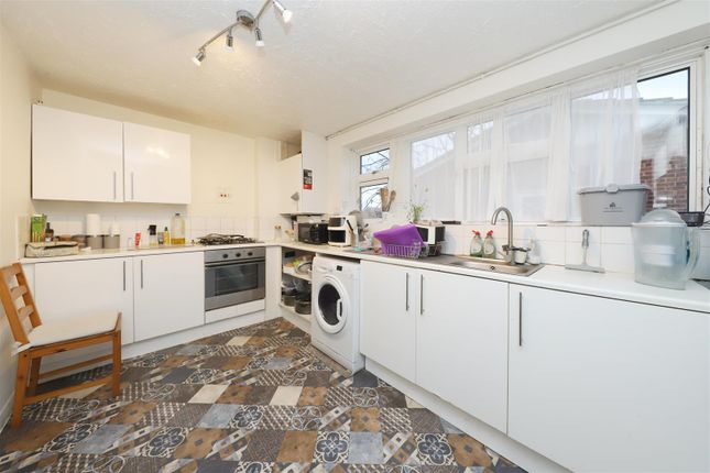 43, Byron Way, West Drayton photo 3