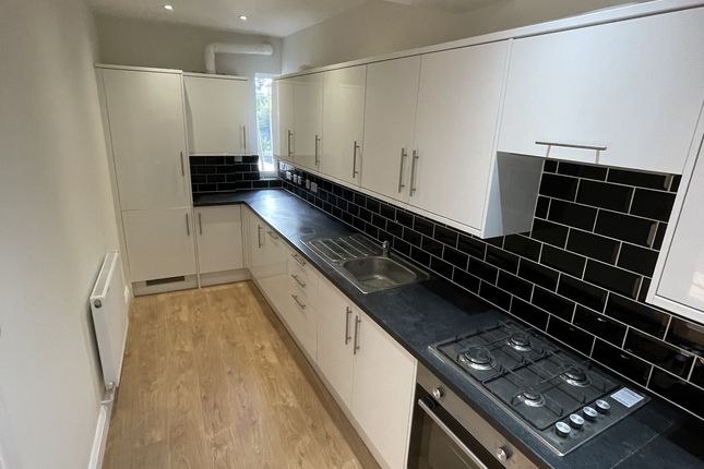 Thumbnail Flat to rent in Green Lanes, Winchmore Hill, London