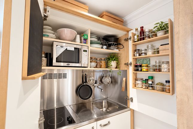 Flat 2, 11 Chichester Terrace, East Sussex photo 4