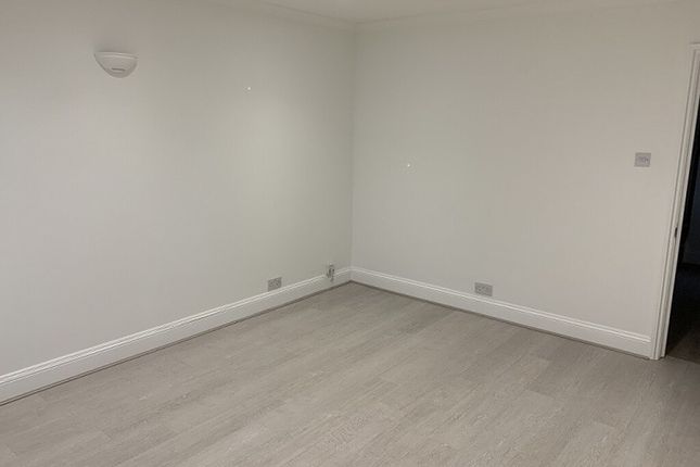 Flat to rent in Longley Road, London