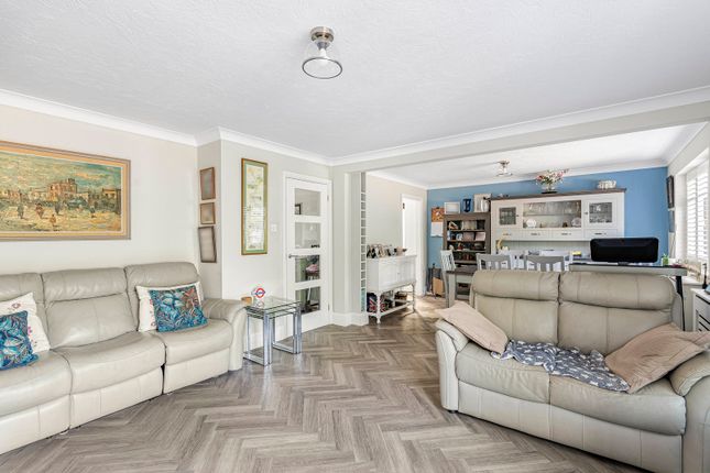 6, Juniper Gardens, Surrey photo 3