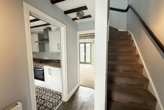 81B, Watford photo 5