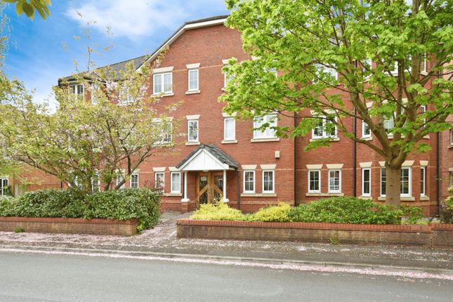 Flat for sale in Chelsfield Grove, Manchester, Lancashire