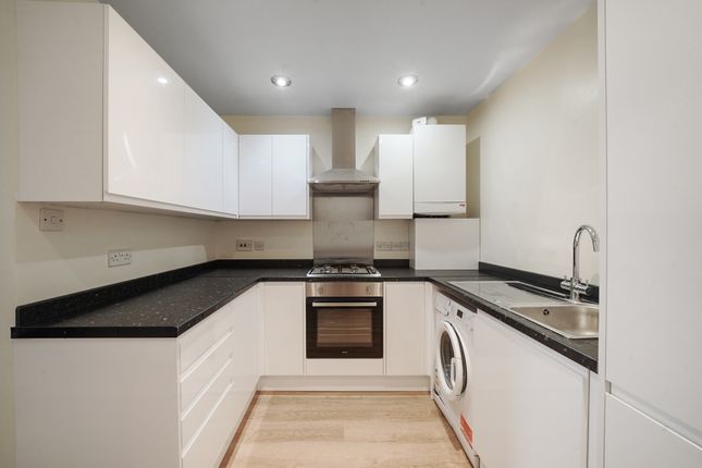 Thumbnail Flat to rent in Hercules Place, London