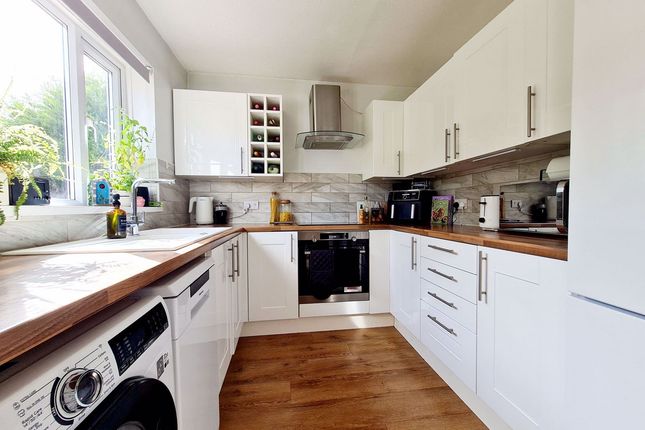 4, Badbury Drive, Blandford Forum photo 3