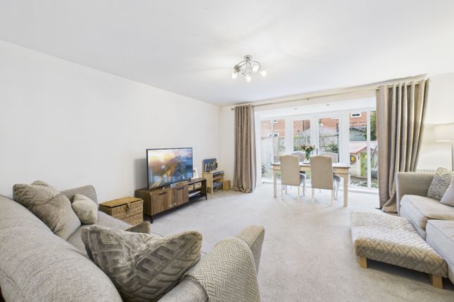 6, Minett Court, Leeds photo 3