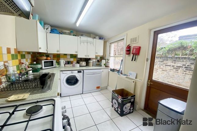 Terraced house to rent in Henshaw Street, London