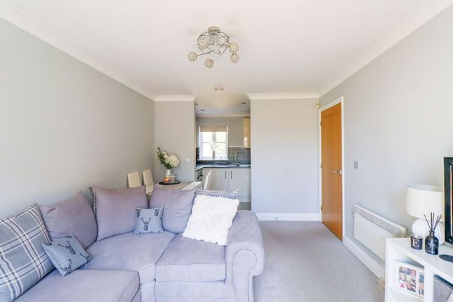 Flat 1, Hoymans Wharf, 21 High Street, South Benfleet photo 2