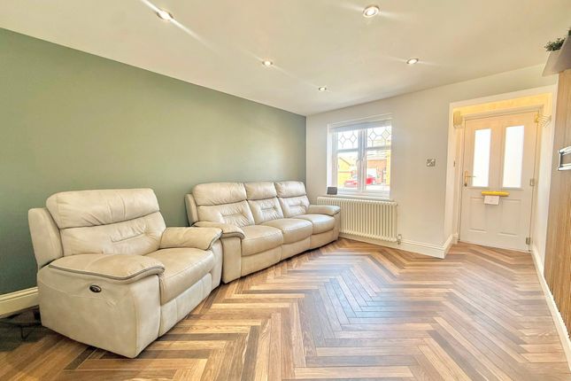 4 Riley Close, Peterborough photo 2