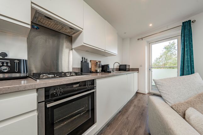 Flat 14, Oakpoint Court, Uxbridge photo 4