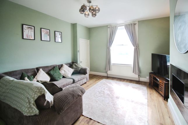 32, High Street, Thornhill, Dewsbury photo 2