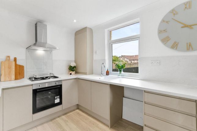 2, Kirkton Avenue, Glasgow photo 4